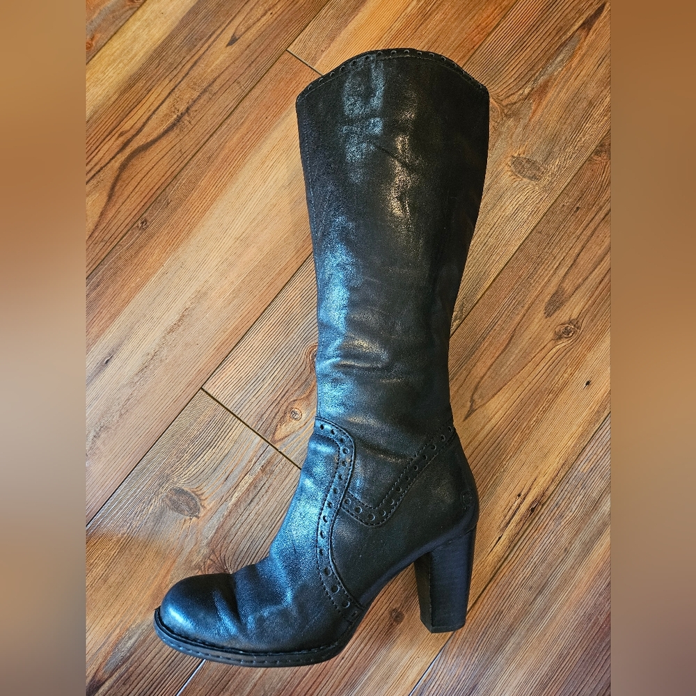 Born Black leather boots size 8